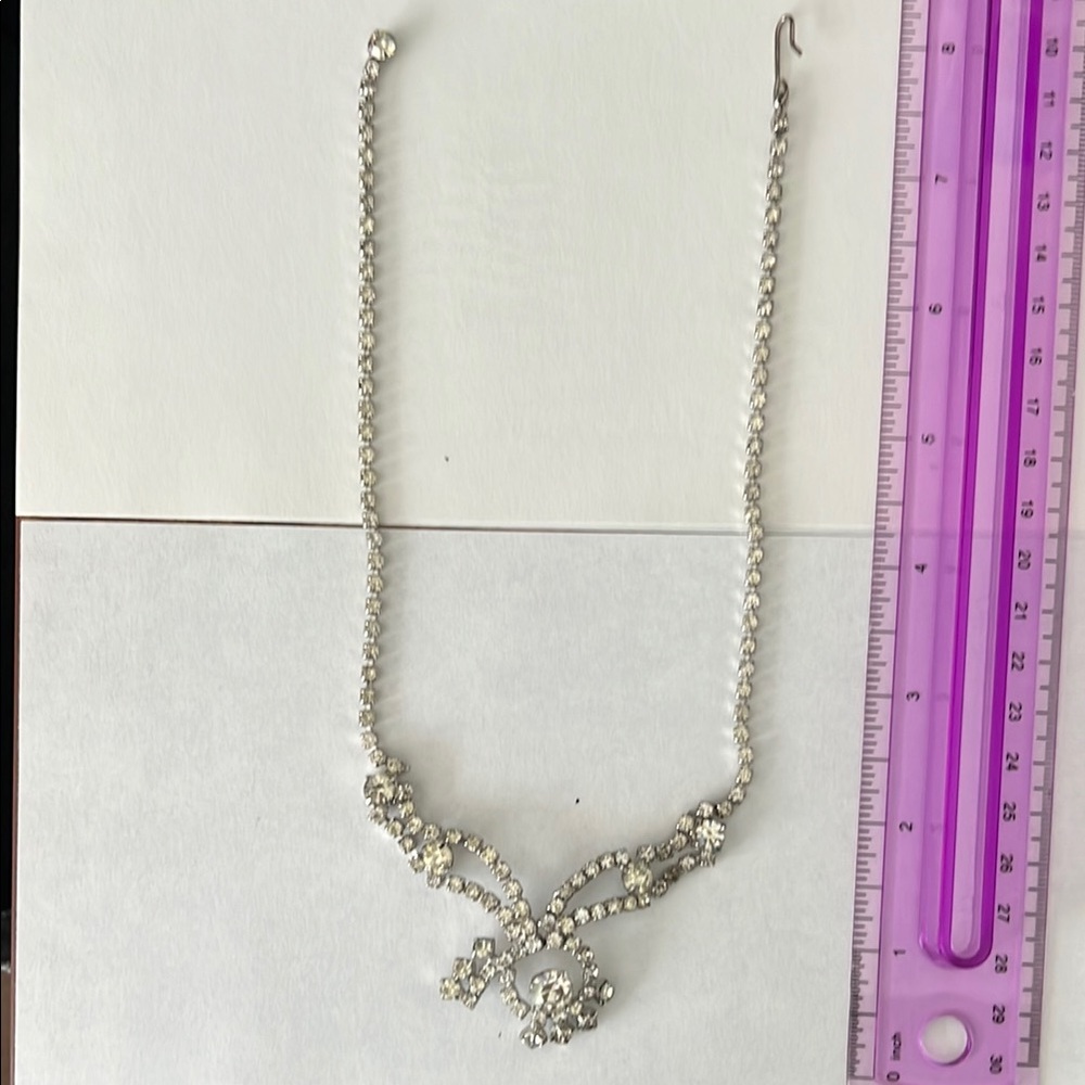 Elegant Silver Necklace with Crystal Accents